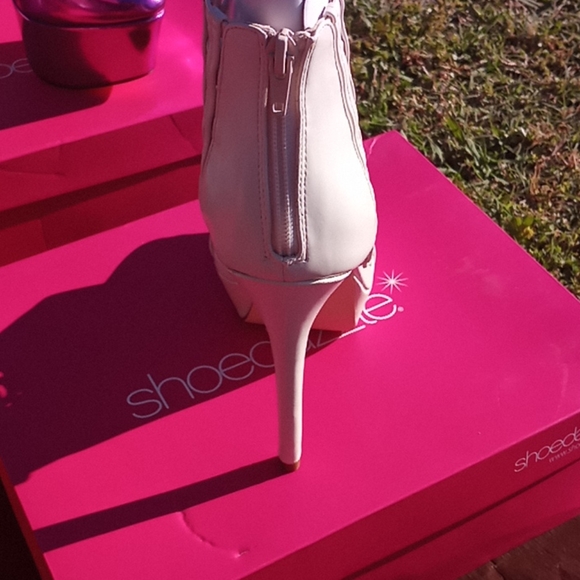 Heels - Picture 2 of 2